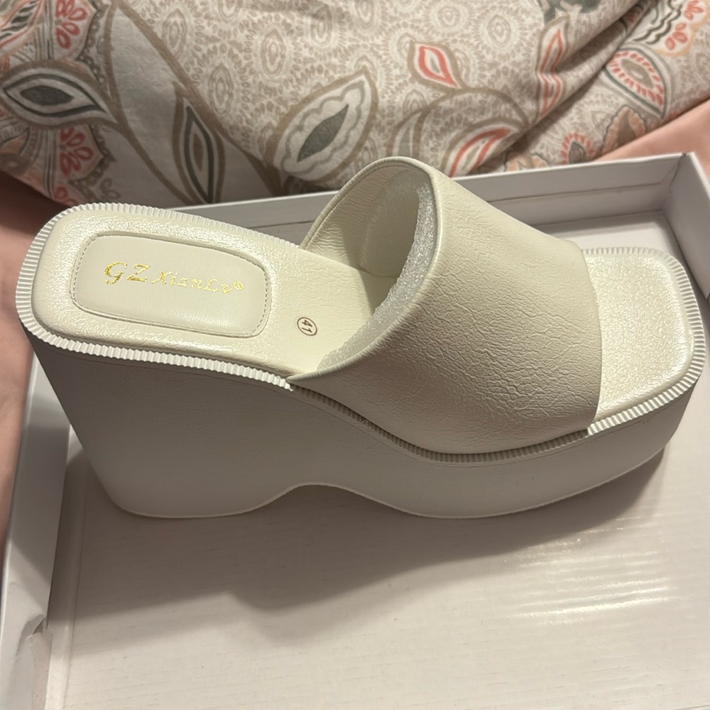 Thick white open-toe platforms! 4.5 inch heel! Brand new never worn!